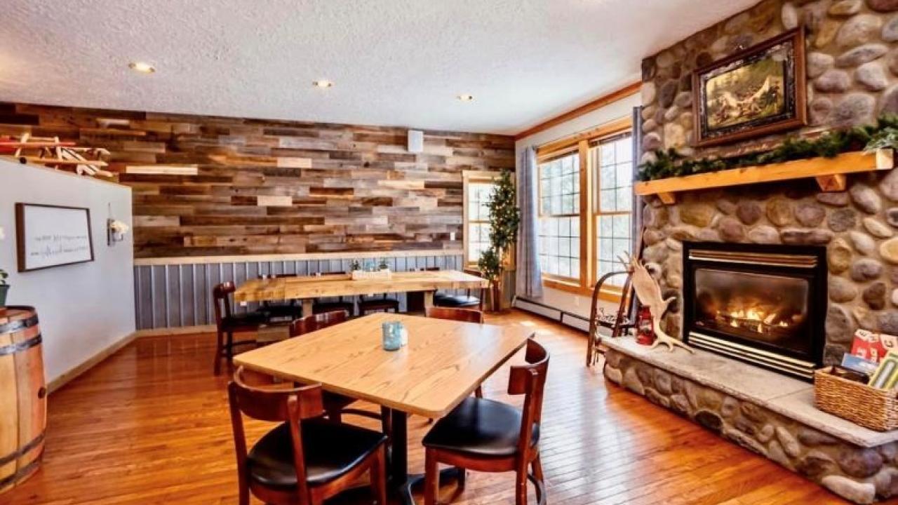 Up North Lodge, Bar, Restaurant
